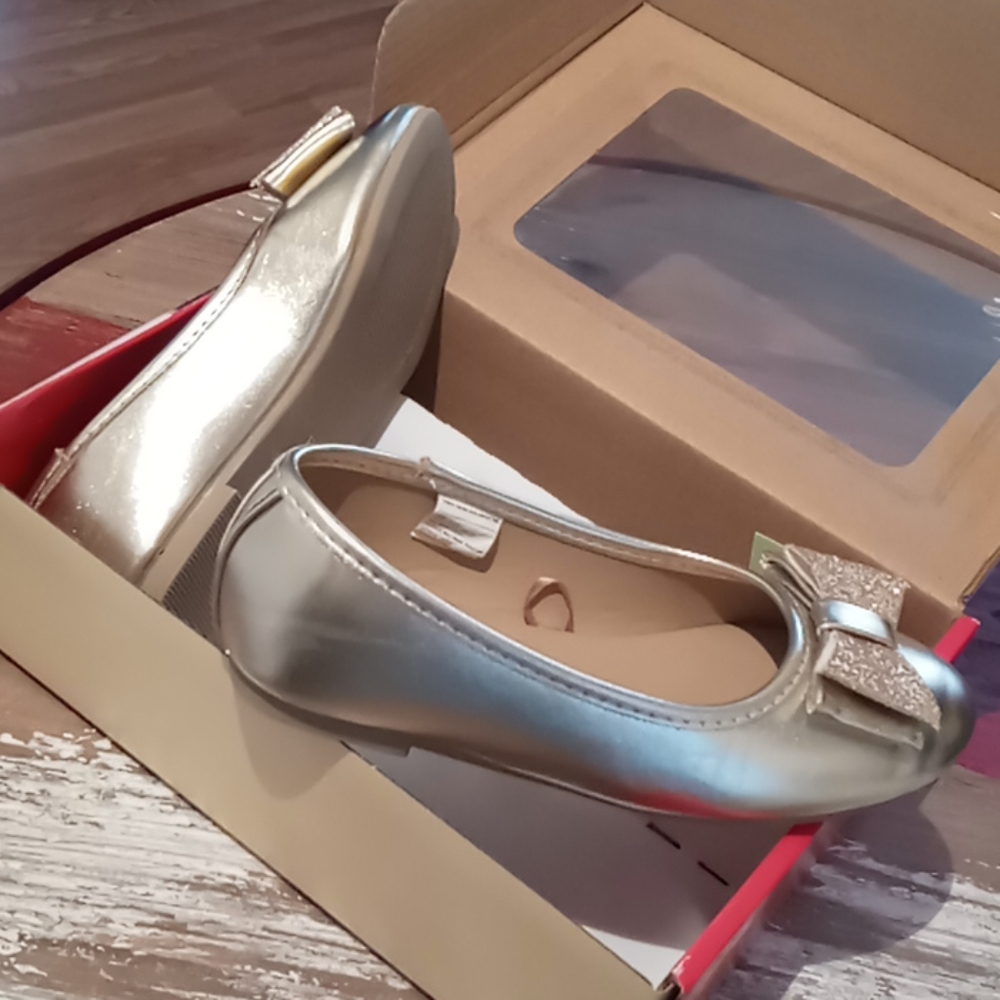 Girls ballet flats
